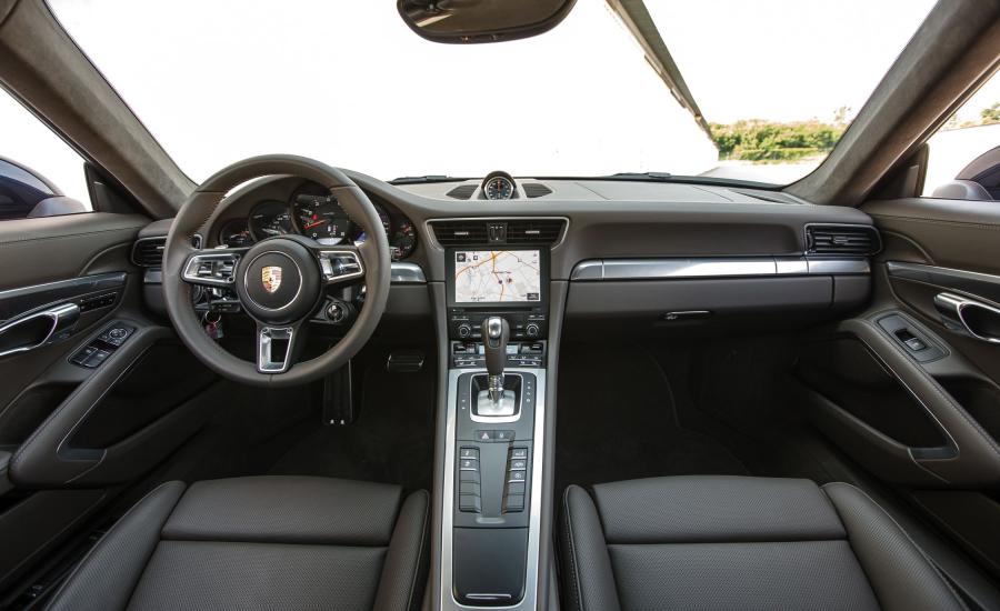 Торпедо Porsche 911 Carrera Coupe 2016 года  (US) (фото 11 из 23)
